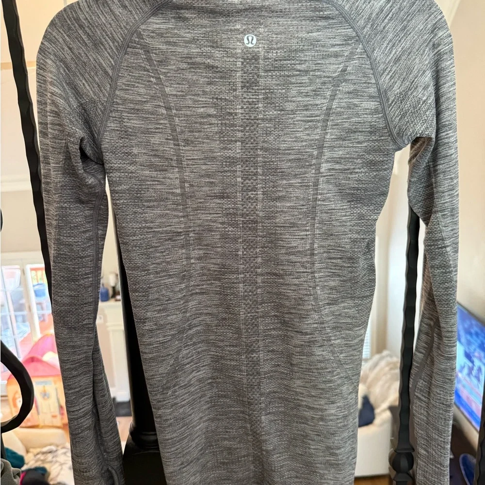 Lululemon Athletica Gray Fitted Long Sleeve Tee Swiftly - Picture 2 of 2